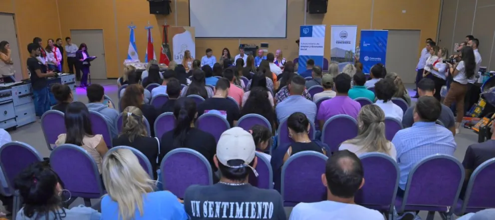 ENTREGA DE HERRAMIENTAS - EMPRENDEDORES (1)