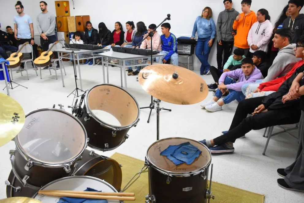 PRESUPUESTO PARTICIPATIVO - ESCUELA DE LA UNER (3)