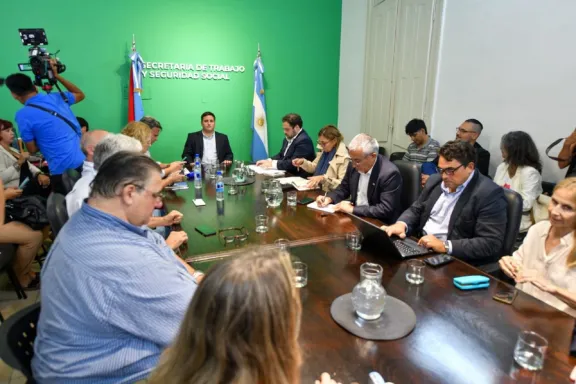 El Gobierno de Entre Ríos convocó a estatales y docentes para iniciar la paritaria 2026