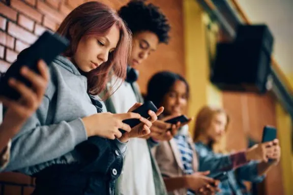 Qué es el zero posting, la práctica que redefine la relación de los jóvenes con las redes sociales
