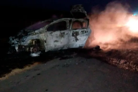 Ardió por completo un auto en la Ruta Nacional 14 durante la madrugada