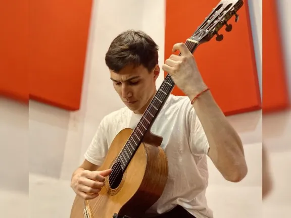Un guitarrista concordiense presentó El mismo río, su nuevo lanzamiento inspirado en el río Uruguay