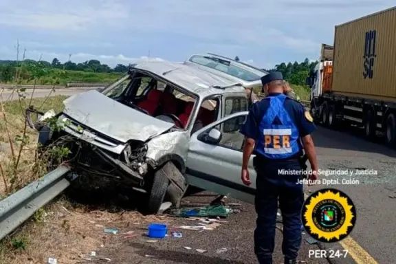 Accidente sin heridos en la Autovía Artigas tras el despiste de un utilitario