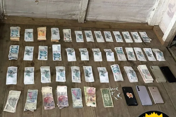 Compra con billetes falsos derivó en tres allanamientos: secuestran droga y dos detenidos