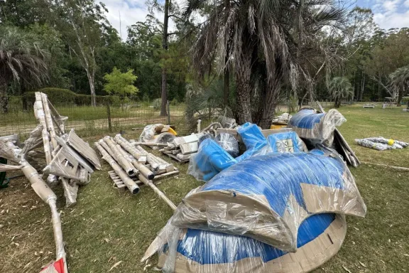 Incorporan nuevos juegos acuáticos y estaciones de calistenia para potenciar los complejos del Lago de Salto Grande