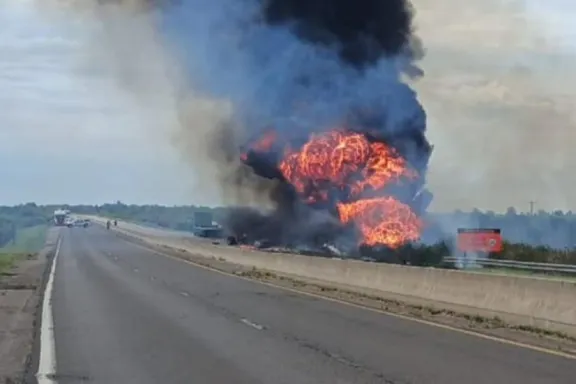 Trágico choque en Ruta 14: un camión cisterna se incendió y murió el conductor
