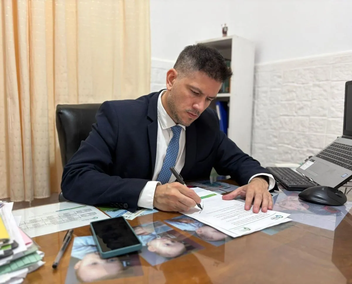 intendente Dami&aacute;n Ar&eacute;valo