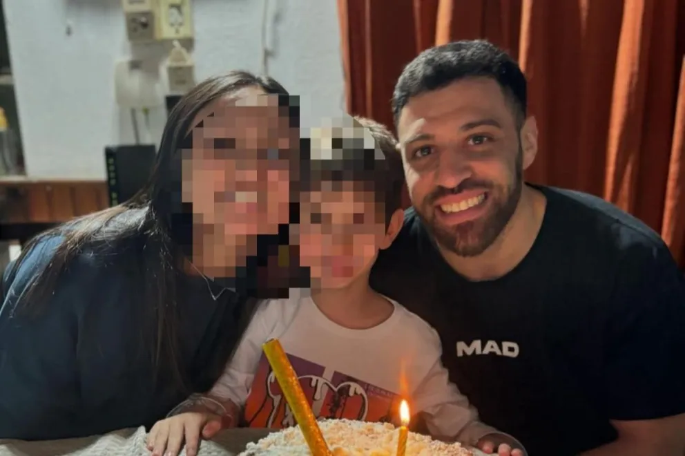 Festejo de cumpleaños del niño con su madre (denunciada) y su padre (denunciante)