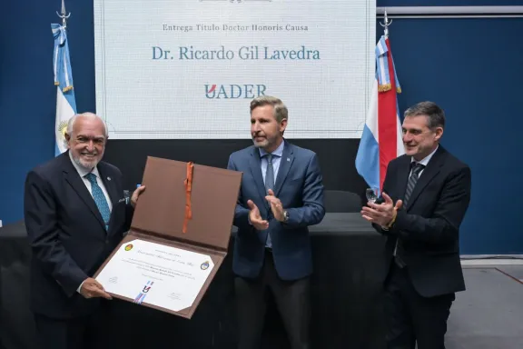 Uader distinguió a Ricardo Gil Lavedra con el Honoris Causa y Frigerio destacó su rol en la defensa de la democracia