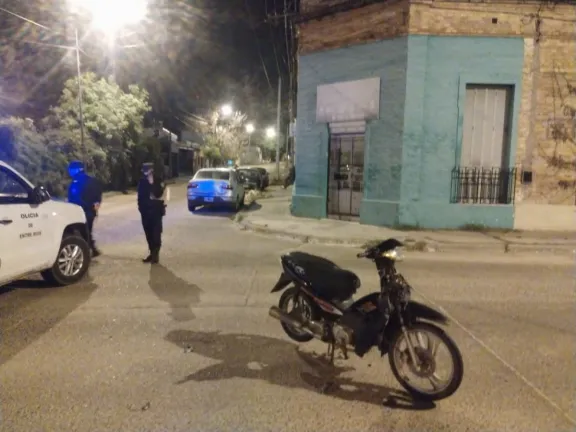 Motociclista hospitalizado tras fuerte choque con un automóvil en una esquina de Concordia