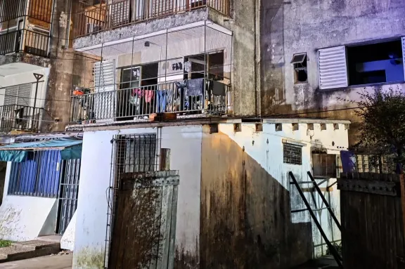 Trágico incendio en un departamento de La Bianca: murieron dos menores y su padre está grave