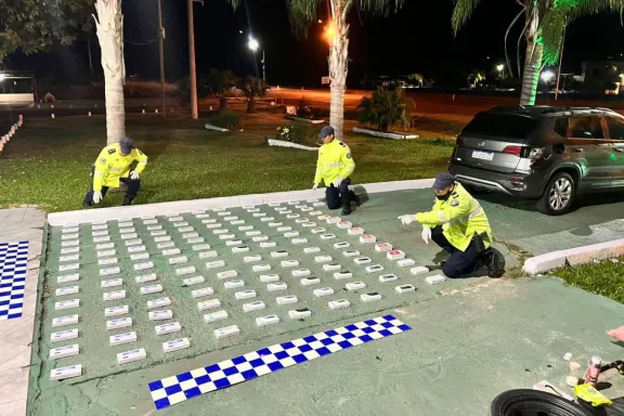 Entre Ríos: Secuestraron 142 celulares ocultos en una camioneta sobre la Ruta 14