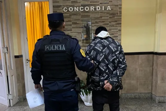 Detuvieron a un hombre por robar celulares bajo la modalidad punga en un boliche