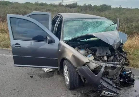 Murió un automovilista tras un violento choque frontal entre dos vehículos