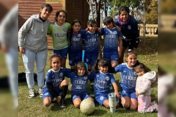 Histórico: Ferro creó la categoría Sub 10 de fútbol femenino y competirá en la Liga Concordiense