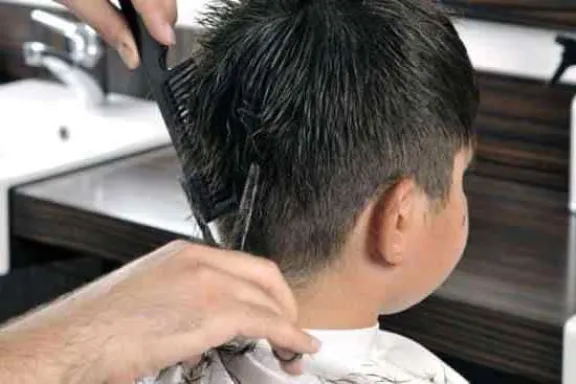 Un peluquero de Concordia realizará cortes de pelo gratis y merienda solidaria para niños en el barrio Constitución