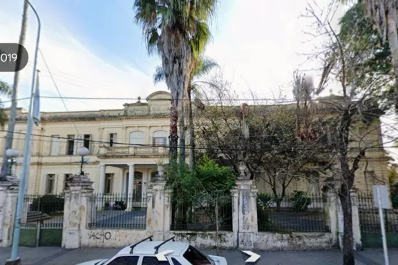 Se licitó la restauración de la Escuela Normal de Concordia y la ampliación de la Secundaria de Santa Ana
