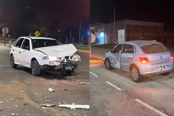 Choque entre dos auto en una transitada avenida Villa Adela