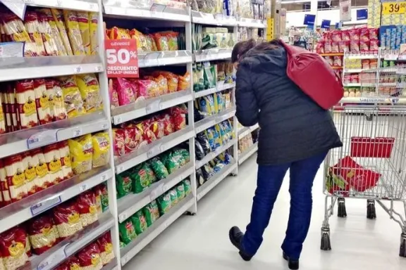 Una familia necesitó casi $1,5 millones en mayo para no ser pobre en Argentina