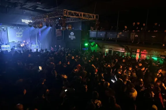 Rey Garufa y sus Timadores convocaron a más de 700 personas en Budha Zen y desataron la pasión ricotera.