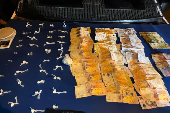 Fueron sorprendidos vendiendo drogas en la vía pública y fueron detenidos en un operativo de saturación