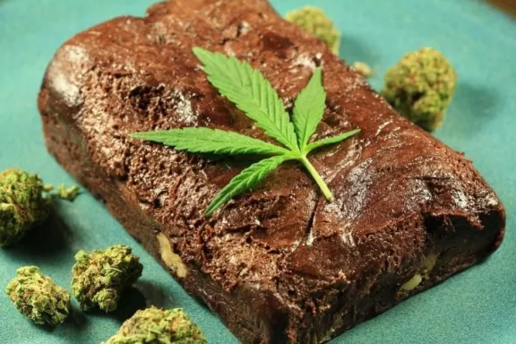 Dos niños terminaron internados tras consumir una torta con marihuana en un cumpleaños