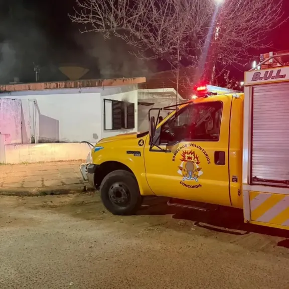 Desperfecto eléctrico provocó un incendio en La Bianca: una cámara de seguridad alertó a los ocupantes y evitó heridos