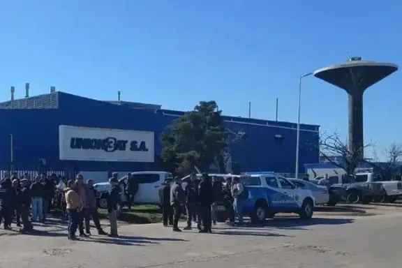 Cierra una planta de baterías en Entre Ríos y despide a 100 trabajadores