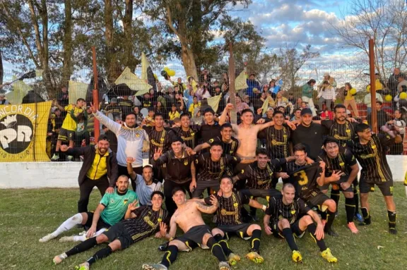 Comunicaciones venció a Salto Grande y jugará el Torneo Regional Amateur tras ocho años