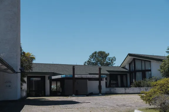 Con nuevos beneficios y más tiempo para presentar ofertas, extienden la licitación para concesionar el Hotel Ayuí
