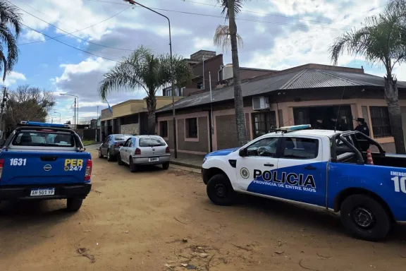 Allanaron una vivienda y una financiera por una causa de usura: secuestraron una camioneta con pedido judicial