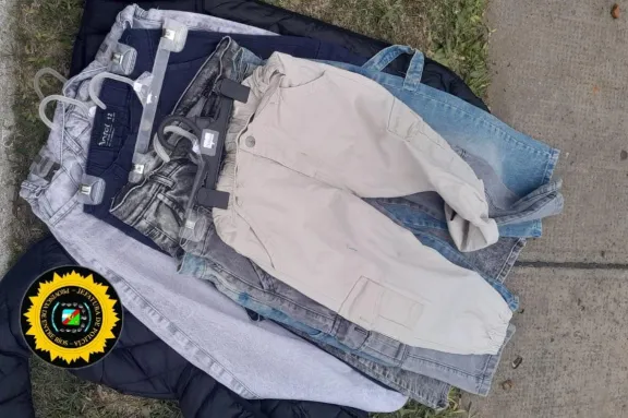 Robó varios jeans de un comercio, pero fue detenido a pocas cuadras con toda la mercadería