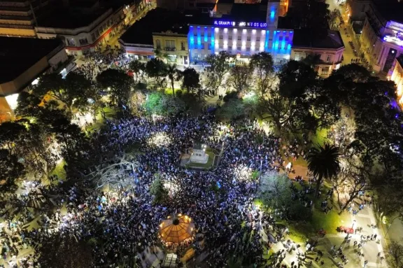 La pasión albiceleste copó las calles de Concordia y gracias al operativo conjunto no se registraron incidentes