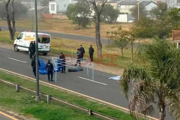 Un hombre murió tras ser atropellado por un camión frente a la Escuela de Policía