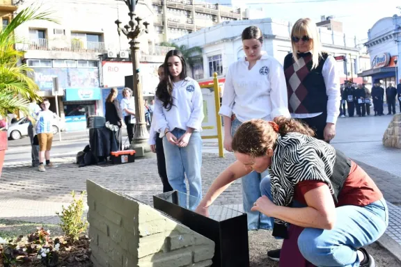 Con un emotivo acto, Concordia homenajeó a las 85 víctimas del atentado a la AMIA