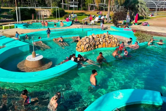Vacaciones de invierno 2026: el Lago de Salto Grande fue uno de los destinos termales más elegidos