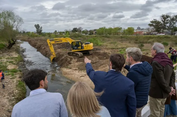 Limpieza y saneamiento del arroyo Manzores: la obra abarcará cuatro kilómetros en Concordia