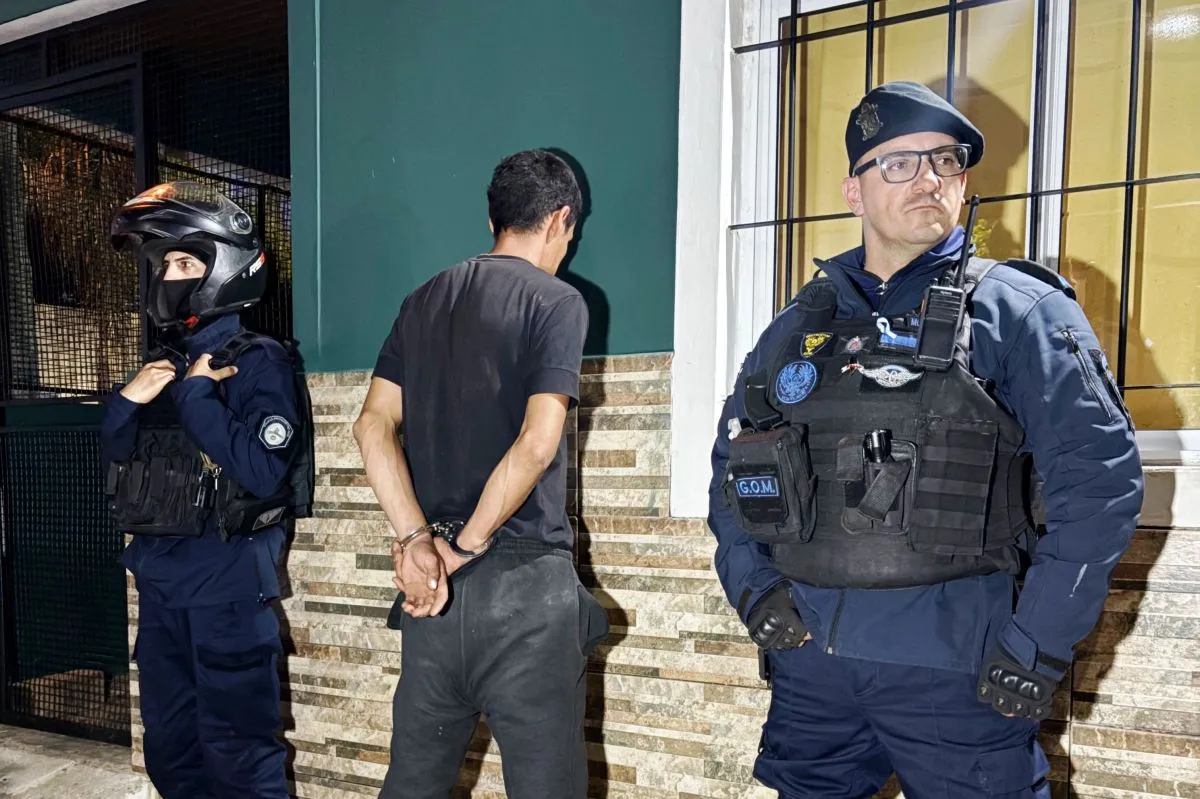 Intentó ocultar 25 envoltorios de cocaína en su boca y terminó detenido